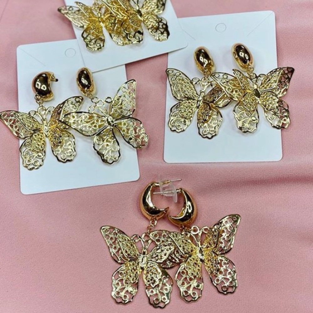 Large gorgeous butterfly earrings 🦋🦋